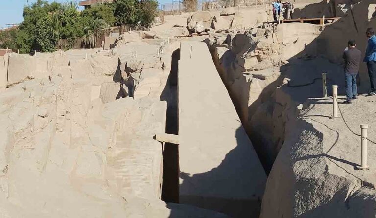4 Amazing facts about Unfinished Obelisk.
